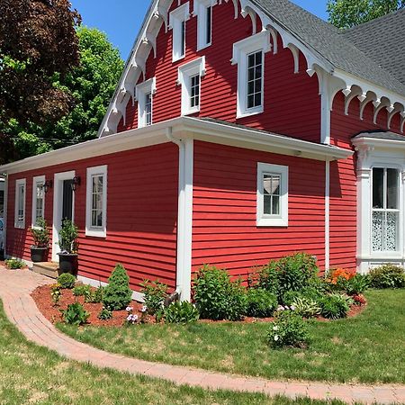 The Red House Fredericton Bed & Breakfast エクステリア 写真