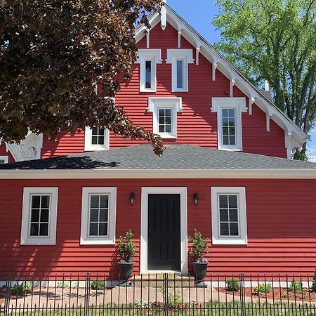 The Red House Fredericton Bed & Breakfast エクステリア 写真