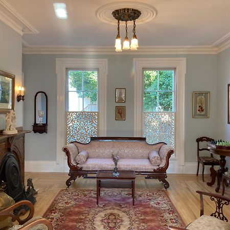 The Red House Fredericton Bed & Breakfast エクステリア 写真