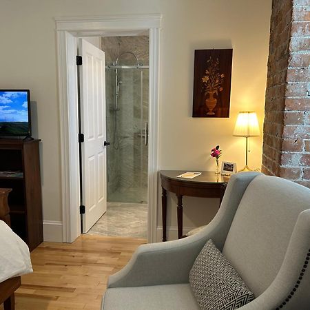 The Red House Fredericton Bed & Breakfast エクステリア 写真