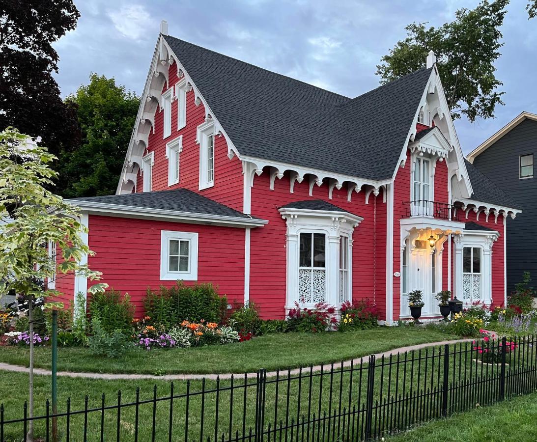 The Red House Fredericton Bed & Breakfast エクステリア 写真