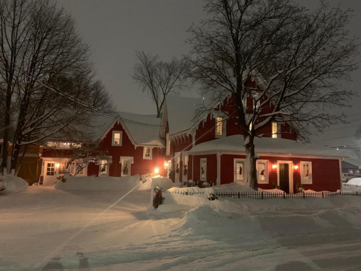 The Red House Fredericton Bed & Breakfast エクステリア 写真