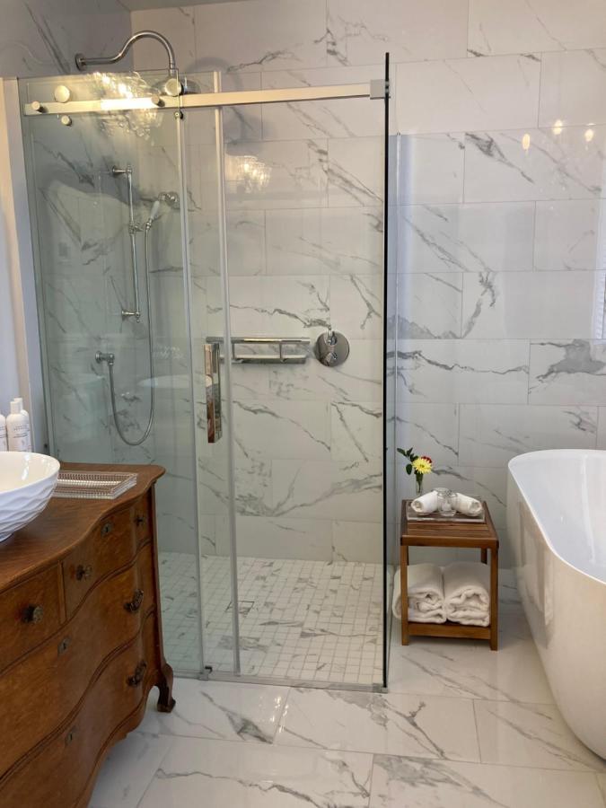 The Red House Fredericton Bed & Breakfast エクステリア 写真