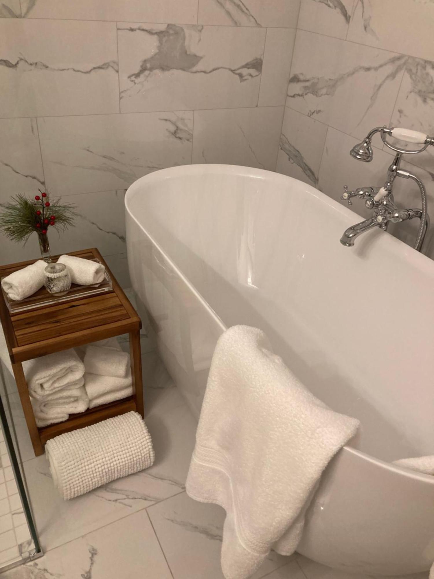 The Red House Fredericton Bed & Breakfast エクステリア 写真