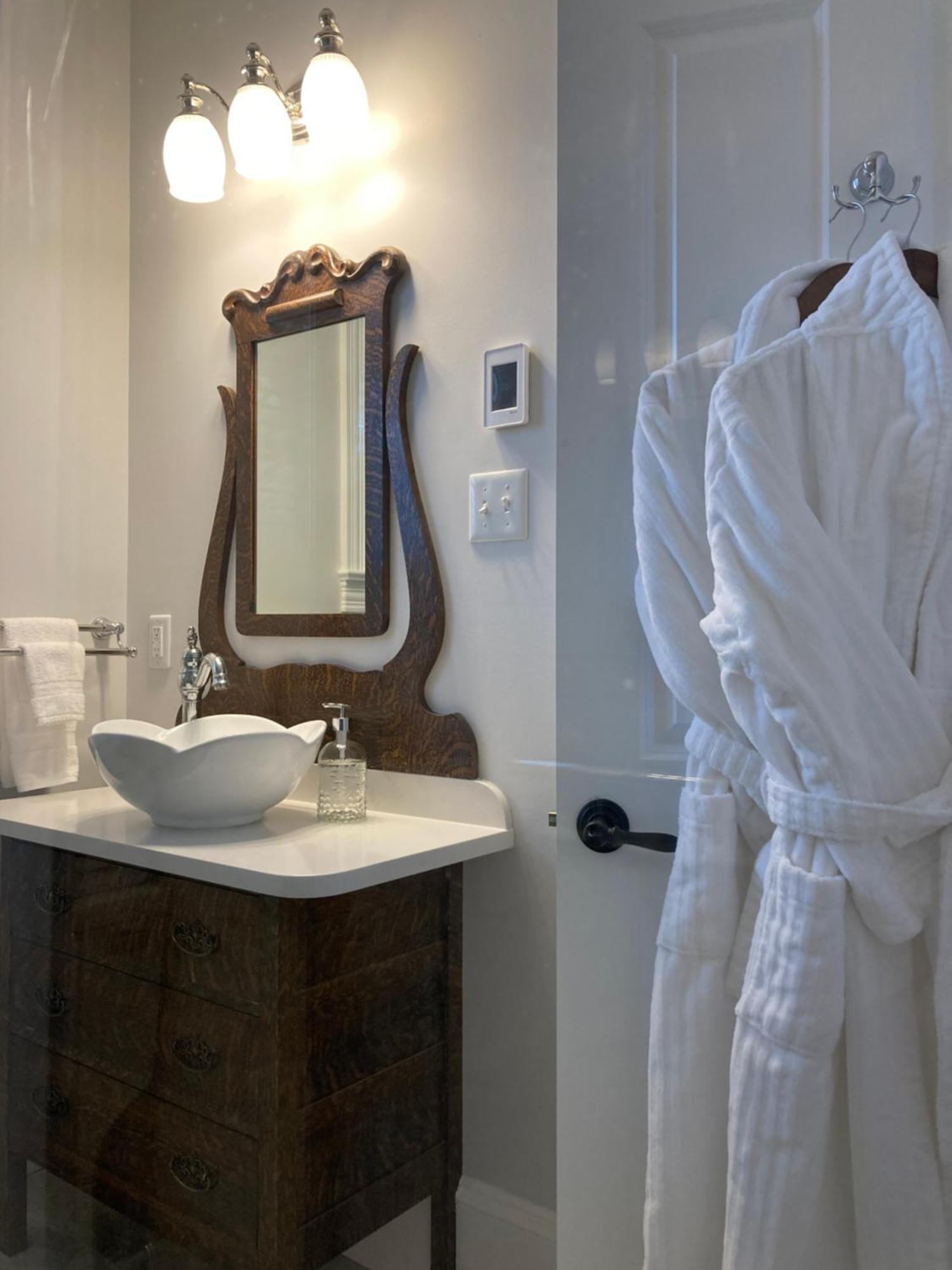 The Red House Fredericton Bed & Breakfast エクステリア 写真