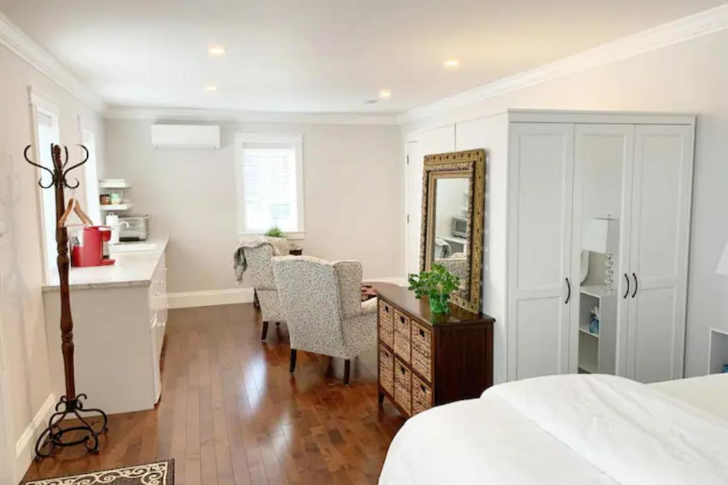 The Red House Fredericton Bed & Breakfast エクステリア 写真